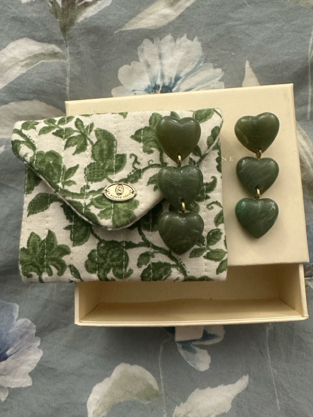 Erica heart earrings, green, sold out online
SÉZANE